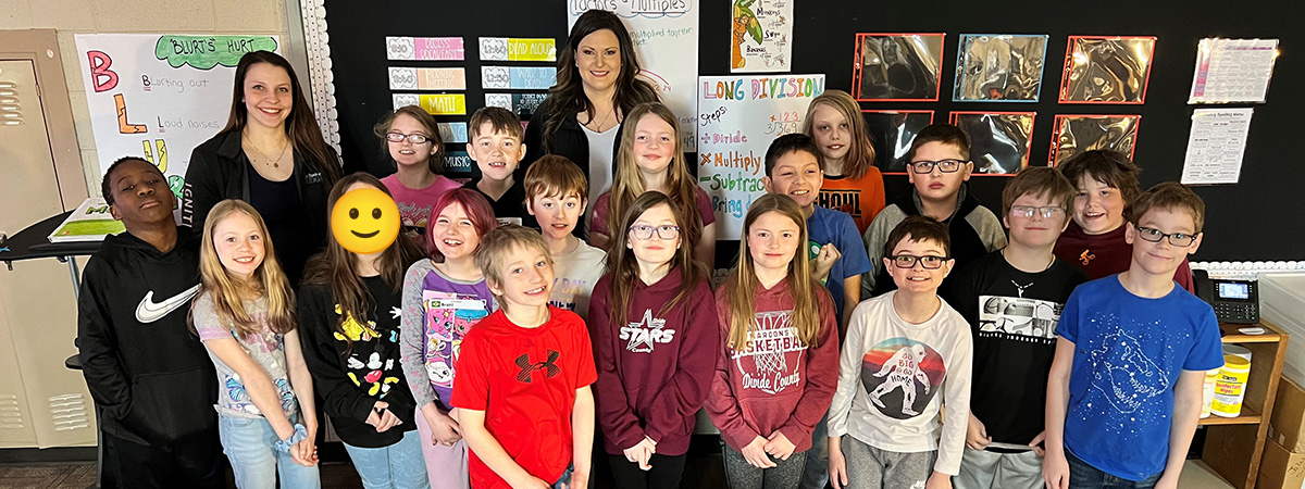 Students pose with The Bank of Tioga employees 