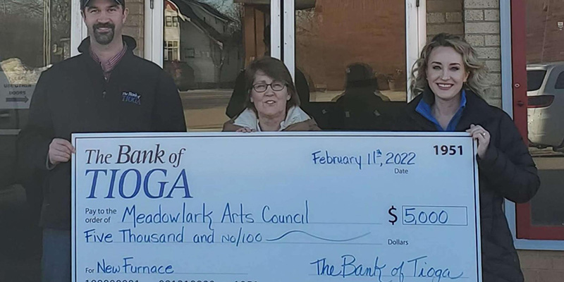 the bank of tioga employees giving $5000 check to the t